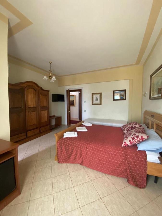 Hotel "San Saena " Radhimë Exteriér fotografie