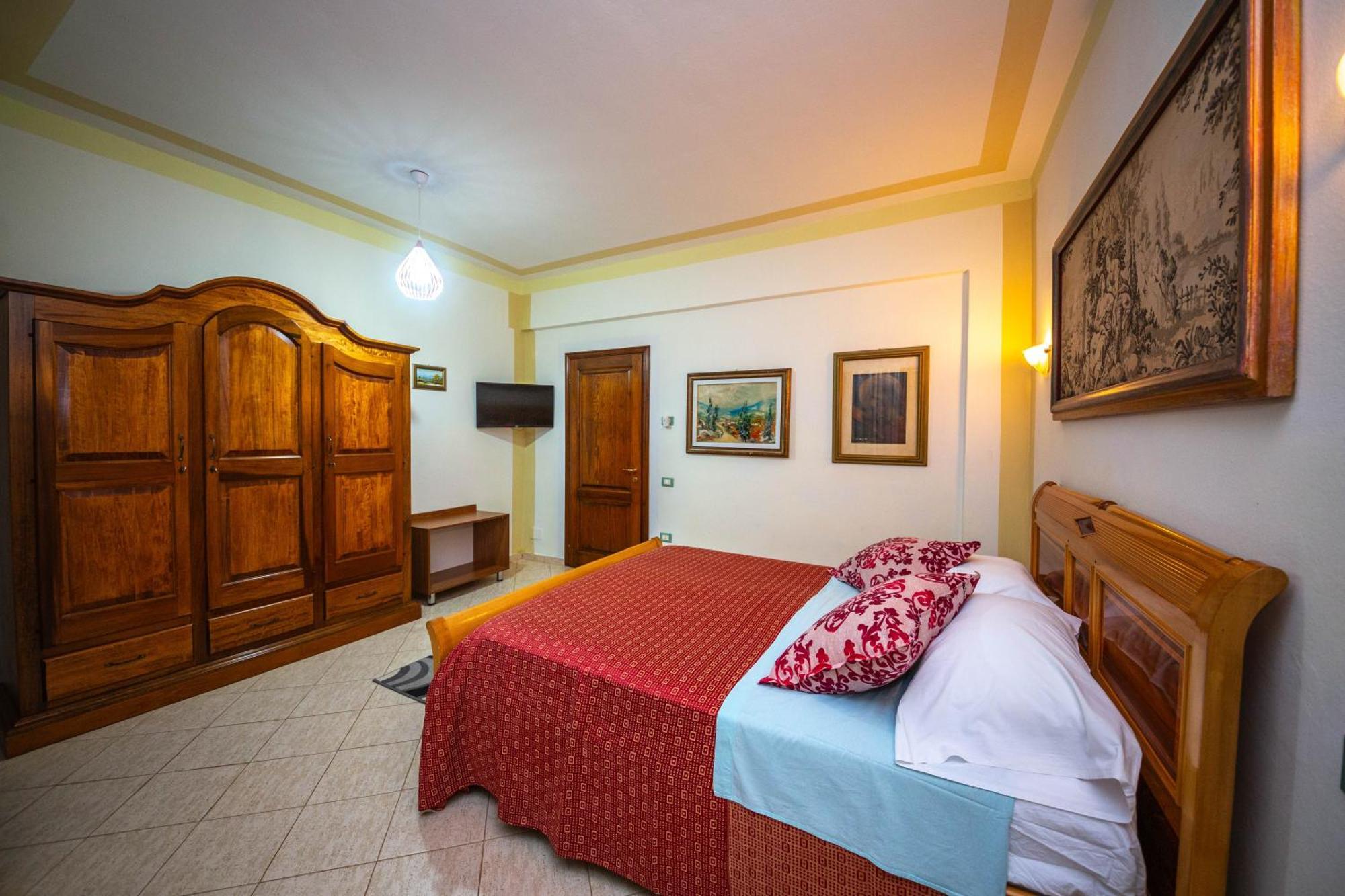 Hotel "San Saena " Radhimë Exteriér fotografie
