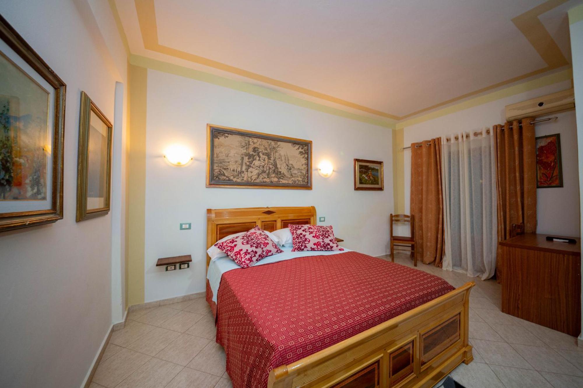 Hotel "San Saena " Radhimë Exteriér fotografie