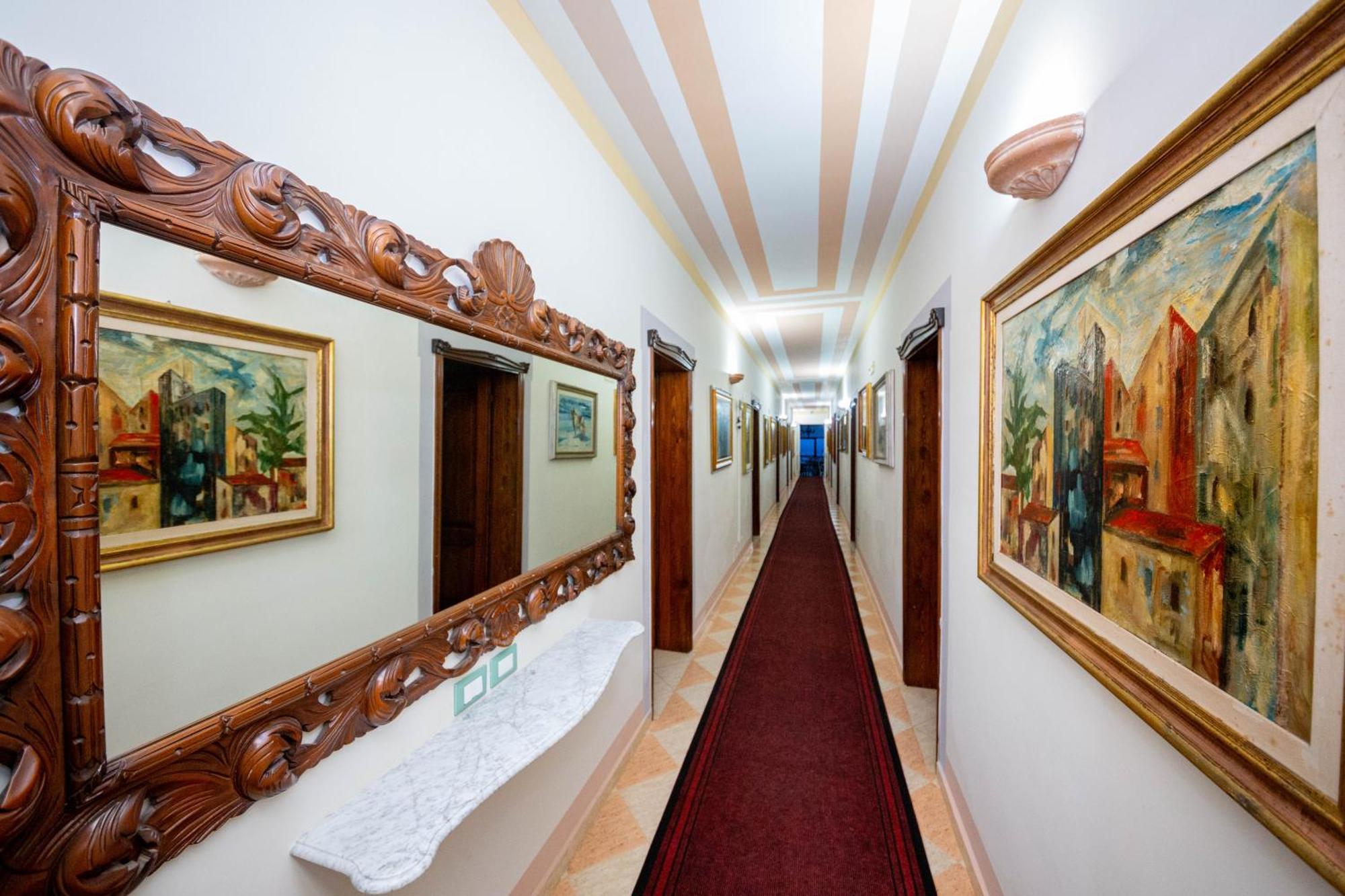 Hotel "San Saena " Radhimë Exteriér fotografie
