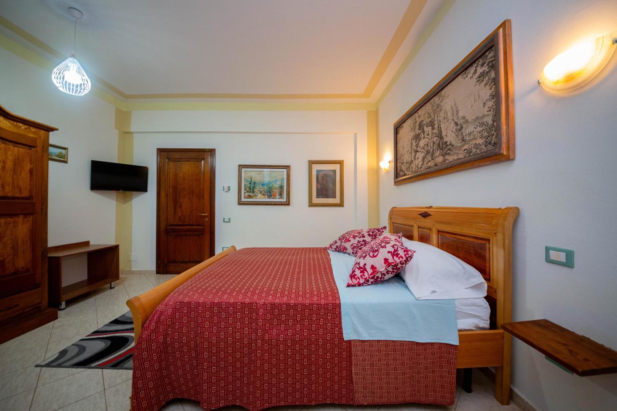 Hotel "San Saena " Radhimë Exteriér fotografie