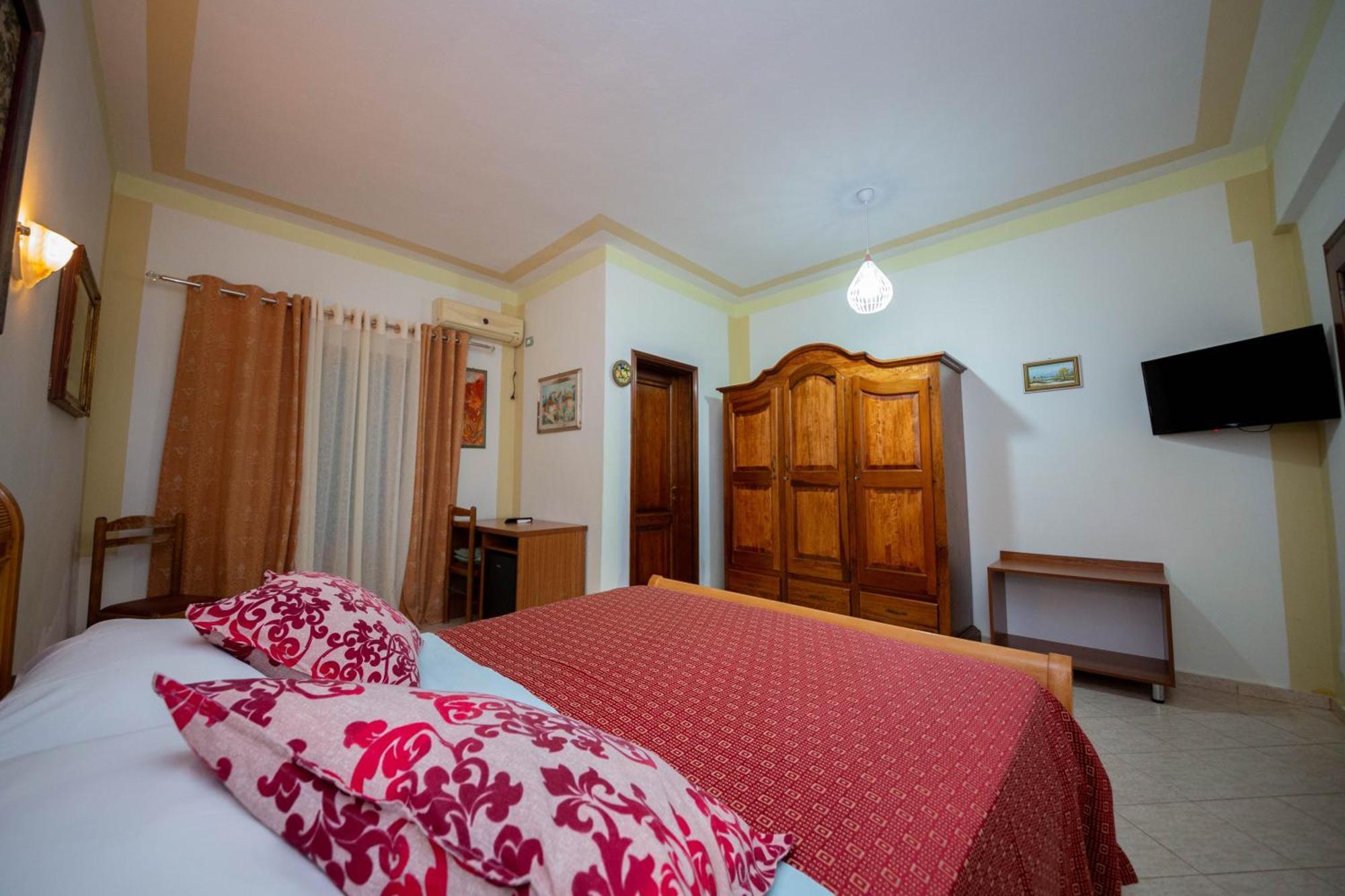 Hotel "San Saena " Radhimë Exteriér fotografie