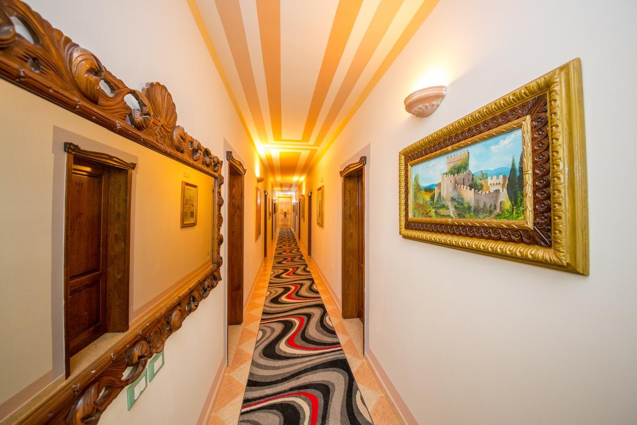 Hotel "San Saena " Radhimë Exteriér fotografie